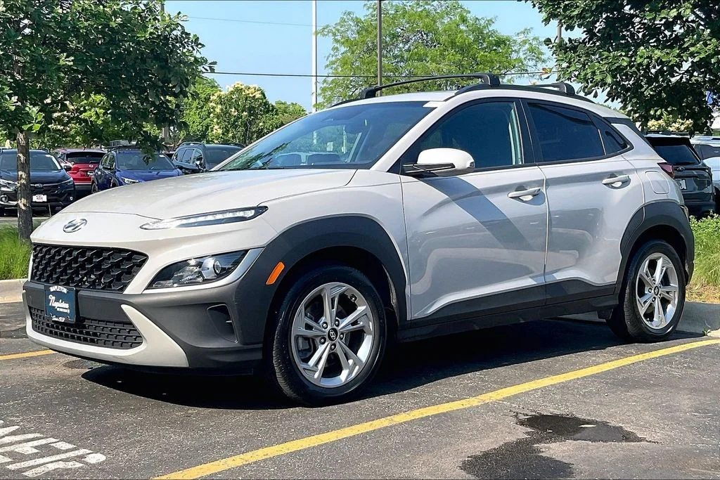 Used 2022 Silver Hyundai SEL image 15