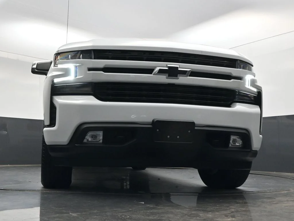 Used 2022 White Chevrolet RST image 49