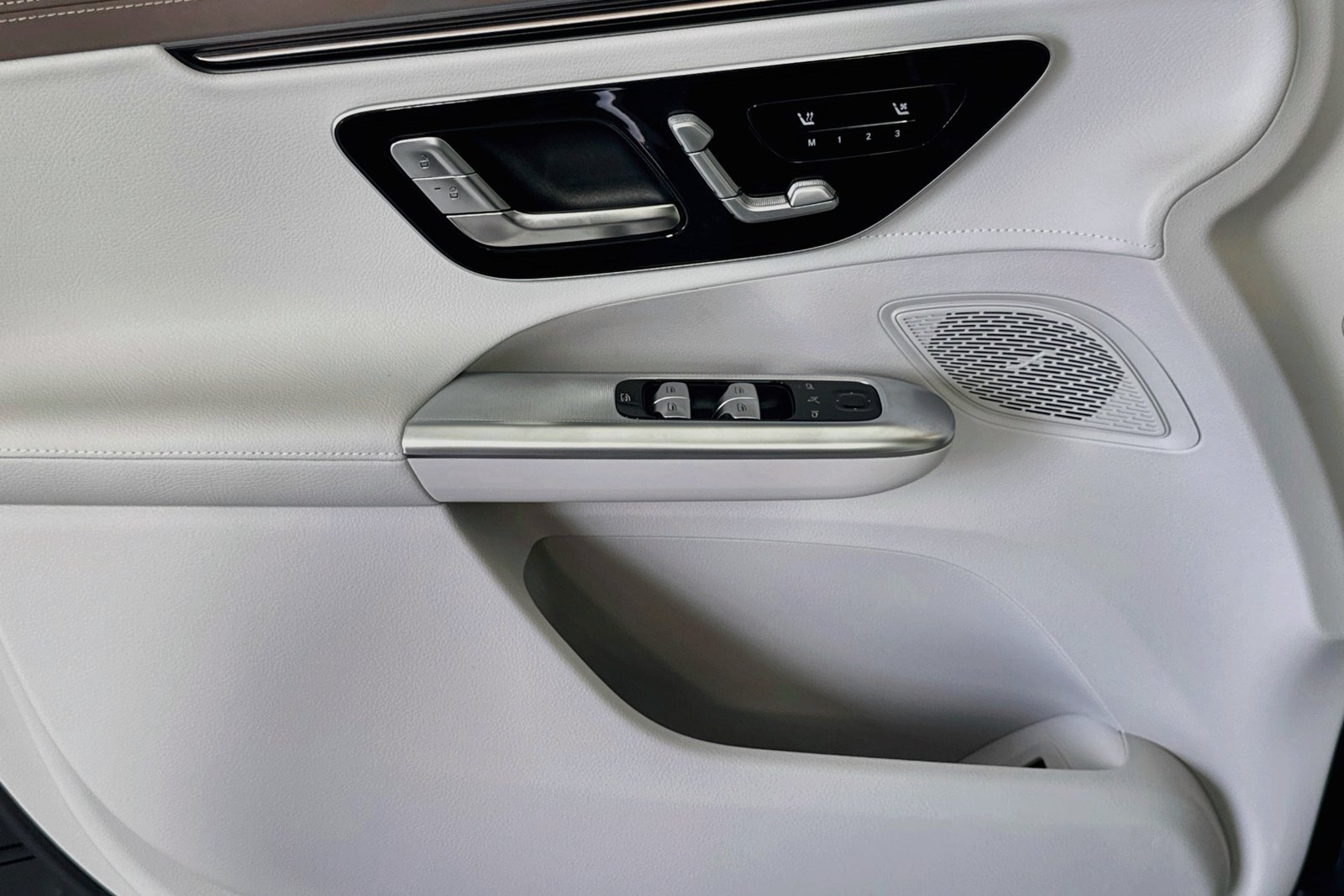 New 2027 Black Mercedes-Benz EQE 320 image 17