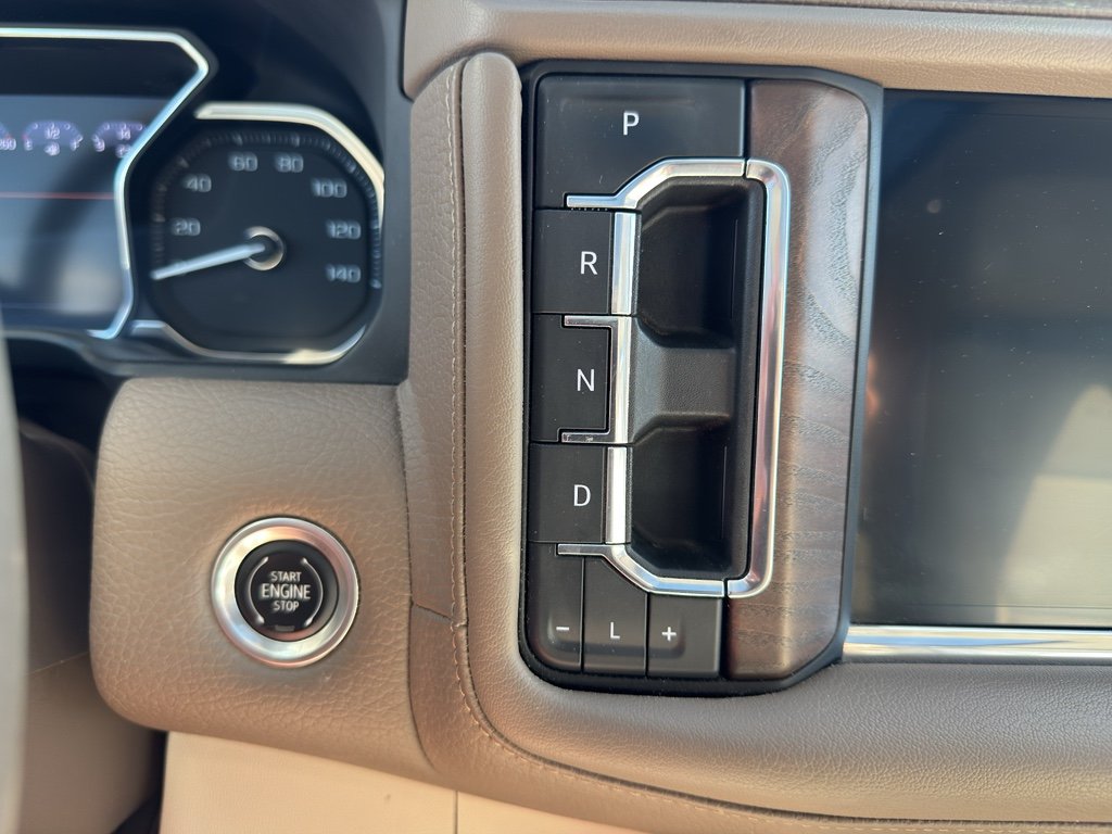 Used 2021 White Frost Tricoat GMC Denali image 24