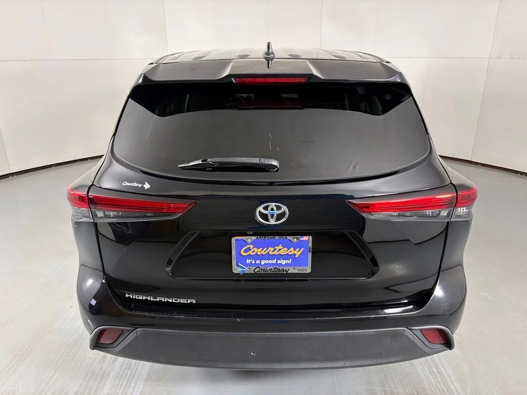 Used 2023 Black Toyota L image 7