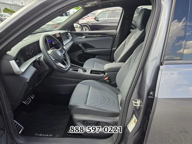 Certified Used 2025 Platinum Gray Metallic Volkswagen 2.0T SE R-LINE BLACK image 10