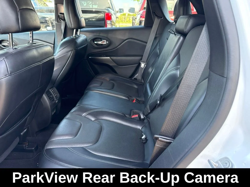Used 2021 White Jeep Latitude Lux image 9