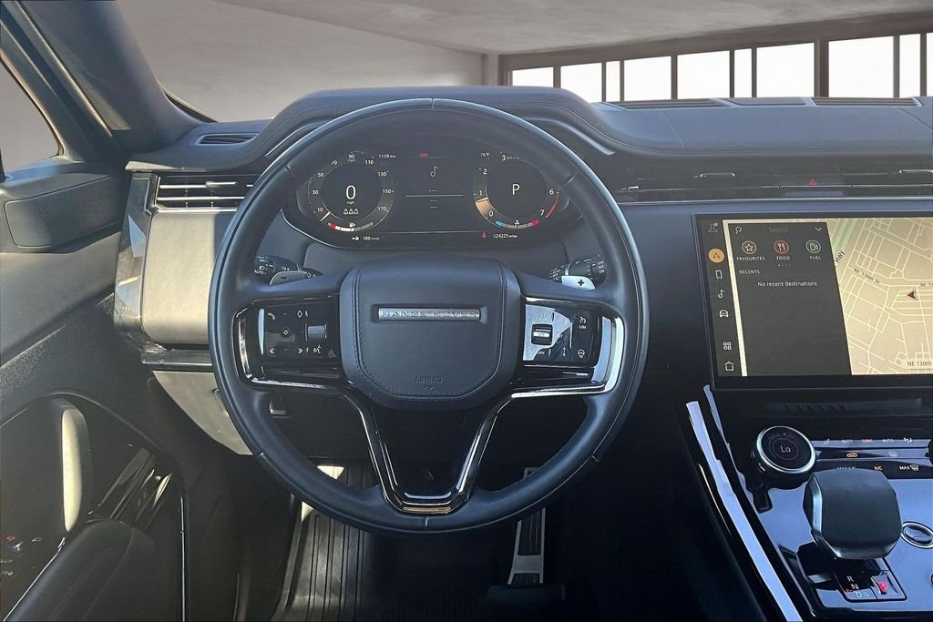 Used 2023 White Land Rover SE Dynamic image 5