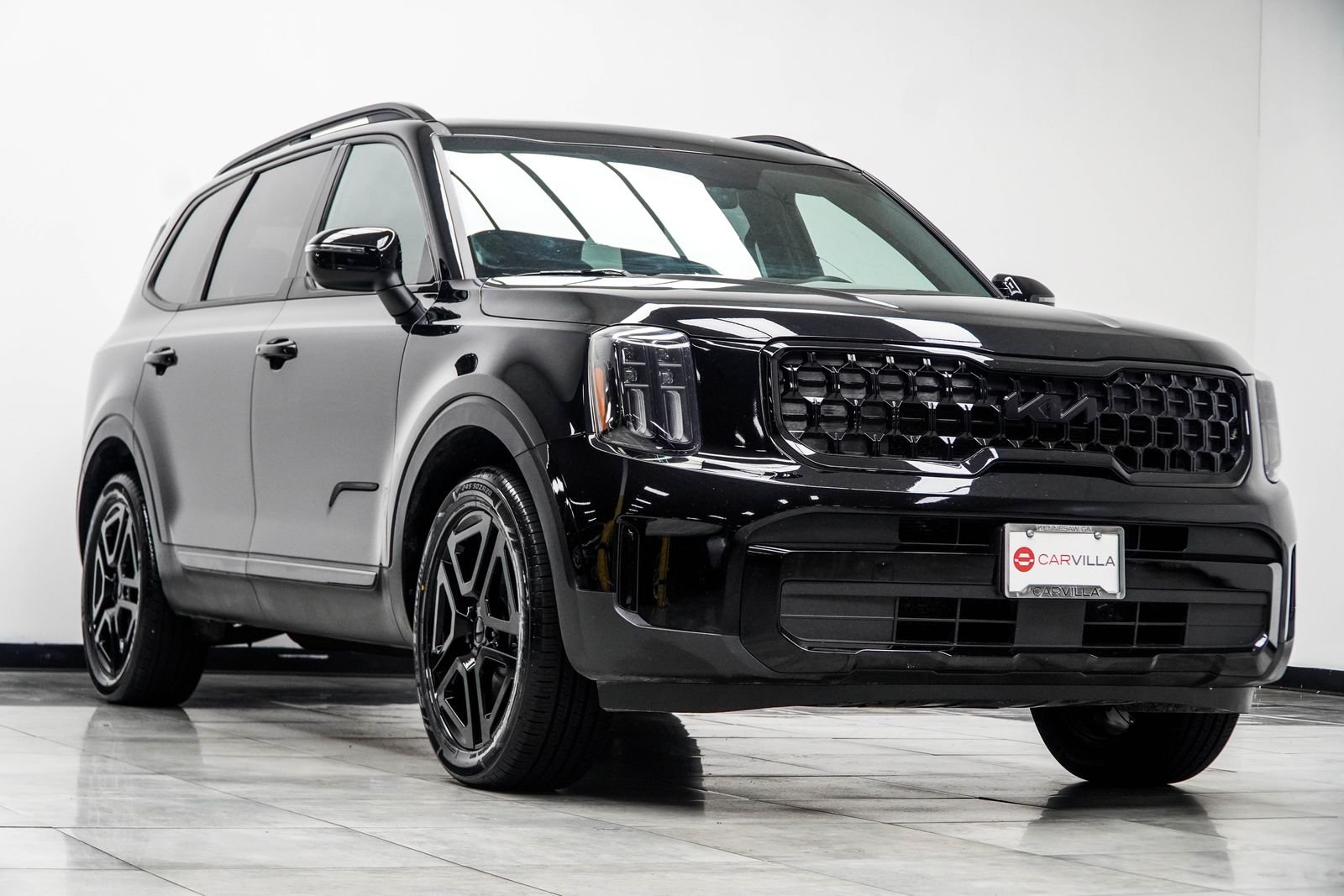 Used 2025 Black Kia EX X-Line image 4