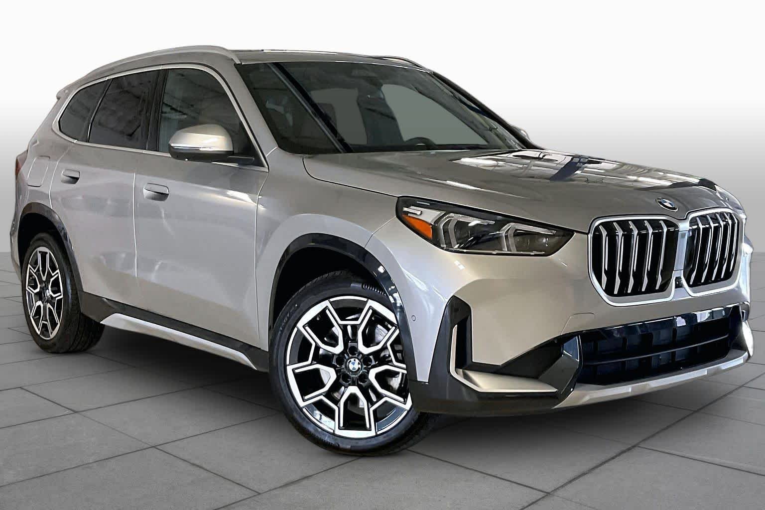 Used 2026 Space Silver Metallic BMW xDrive28i image 2