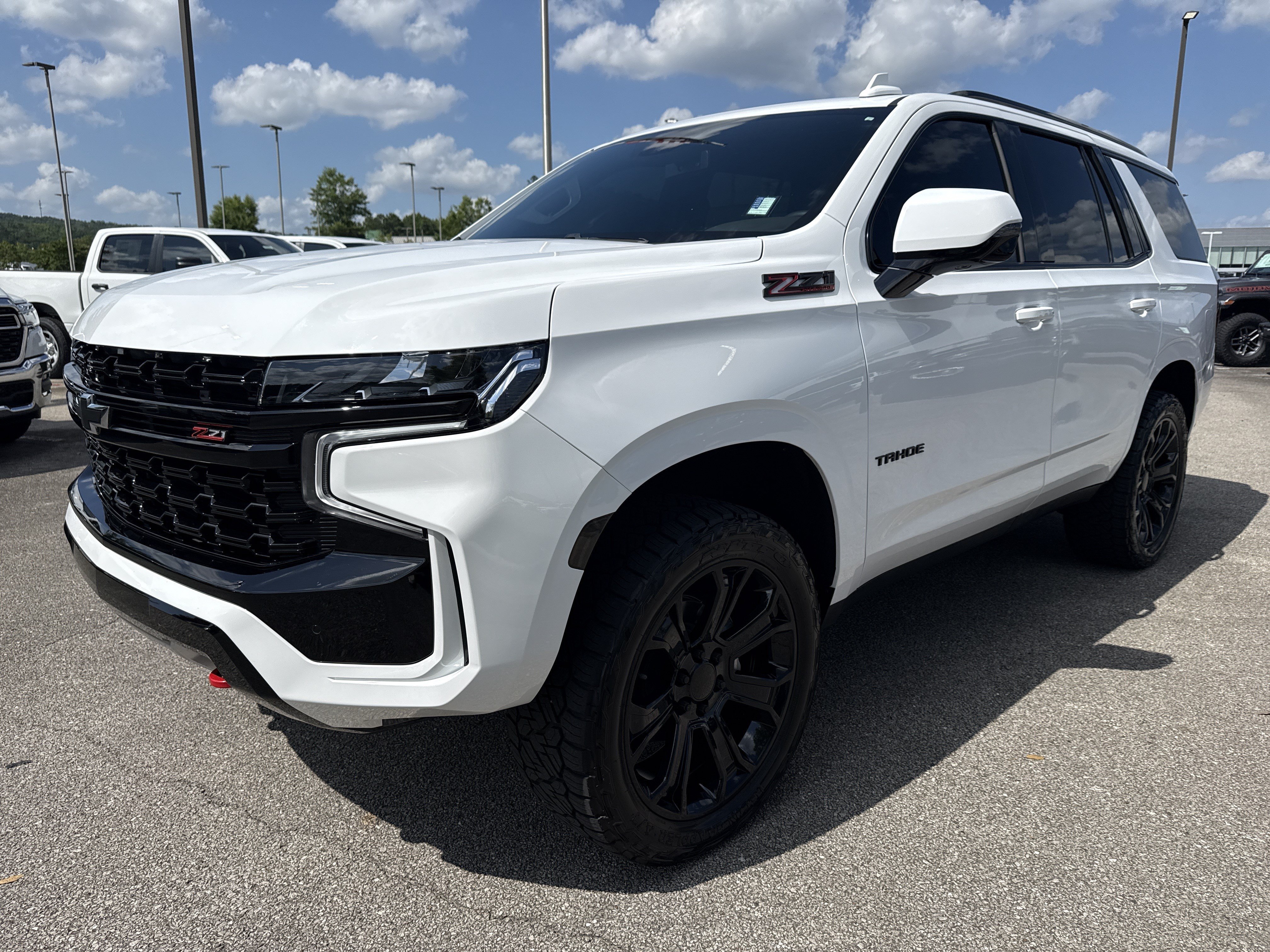 Used 2023 Summit White Chevrolet Z71 image 3