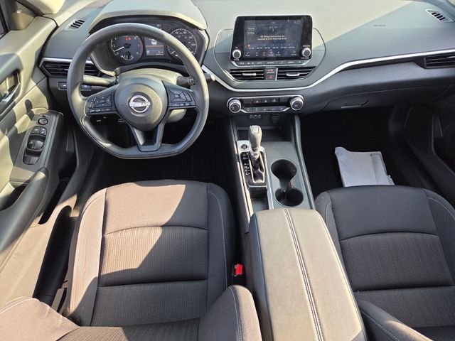 Used 2025 Silver Nissan 2.5 S image 8