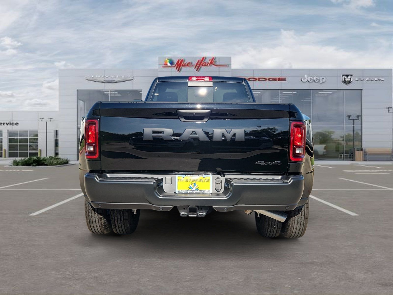 New 2026 Diamond Black Crystal Pearl-Coat Exterior Paint RAM Tradesman image 4