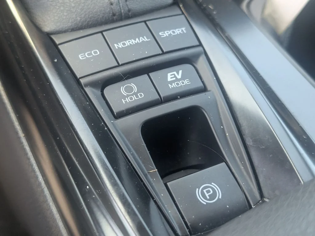 Used 2025  Toyota SE image 23