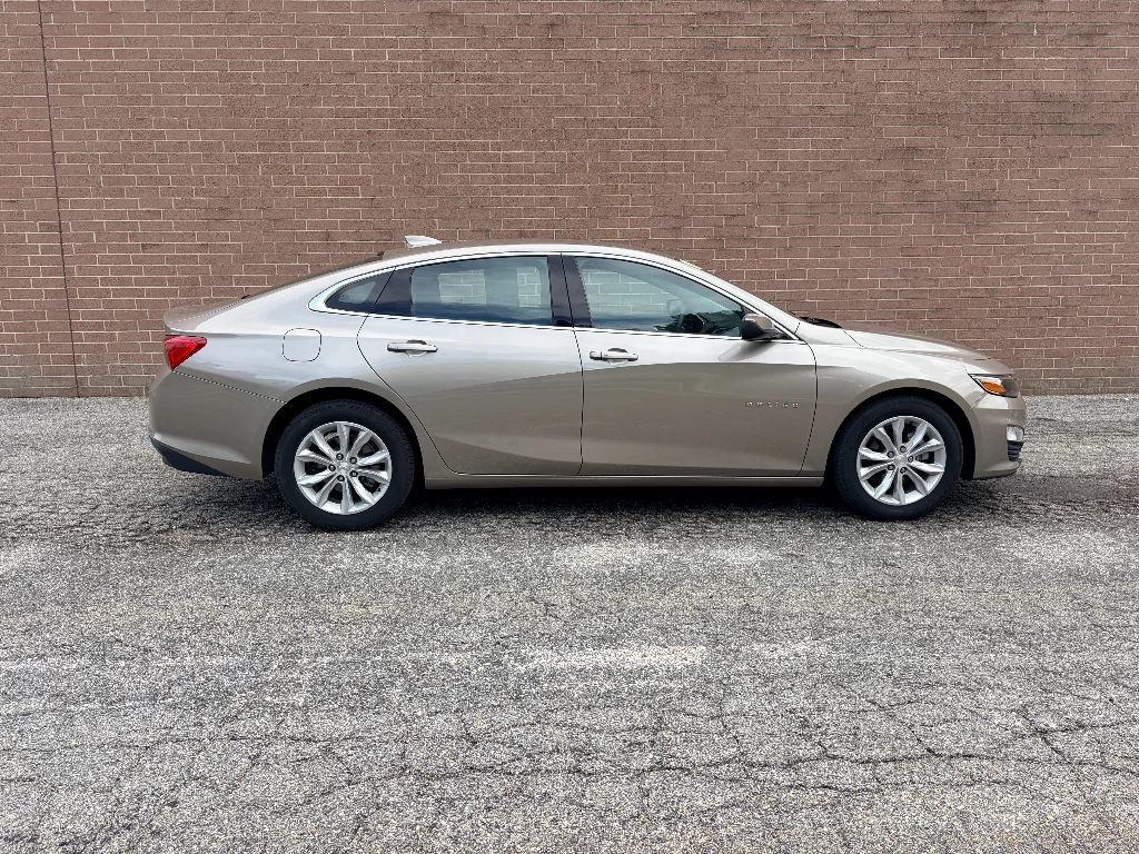 Used 2023 Gray Metallic Chevrolet LT image 6