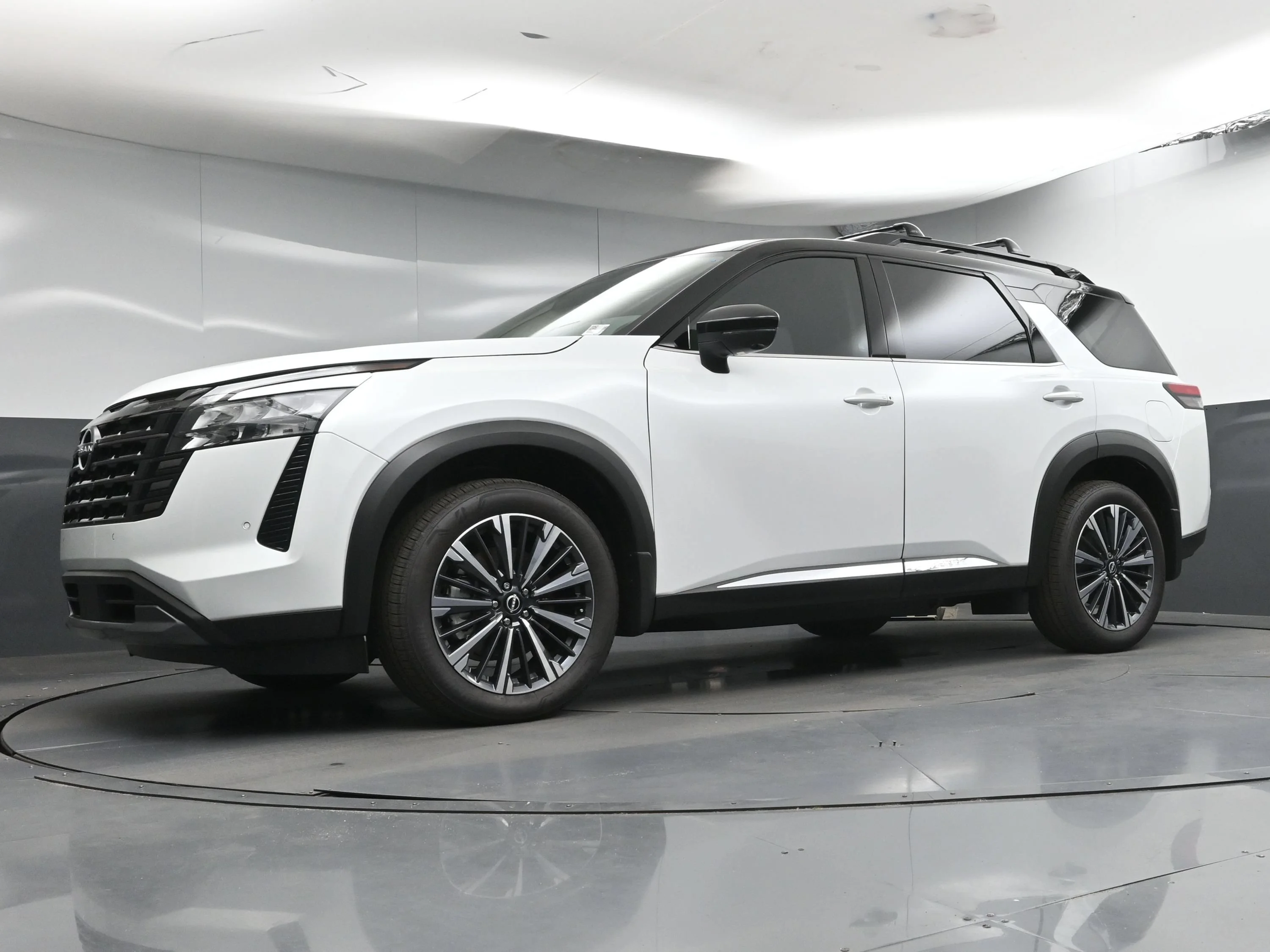 New 2026 Everest White Pearl TriCoat / Super Black Two-tone Nissan Platinum image 23