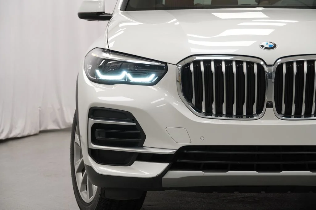 Used 2022 White BMW xDrive40i image 5