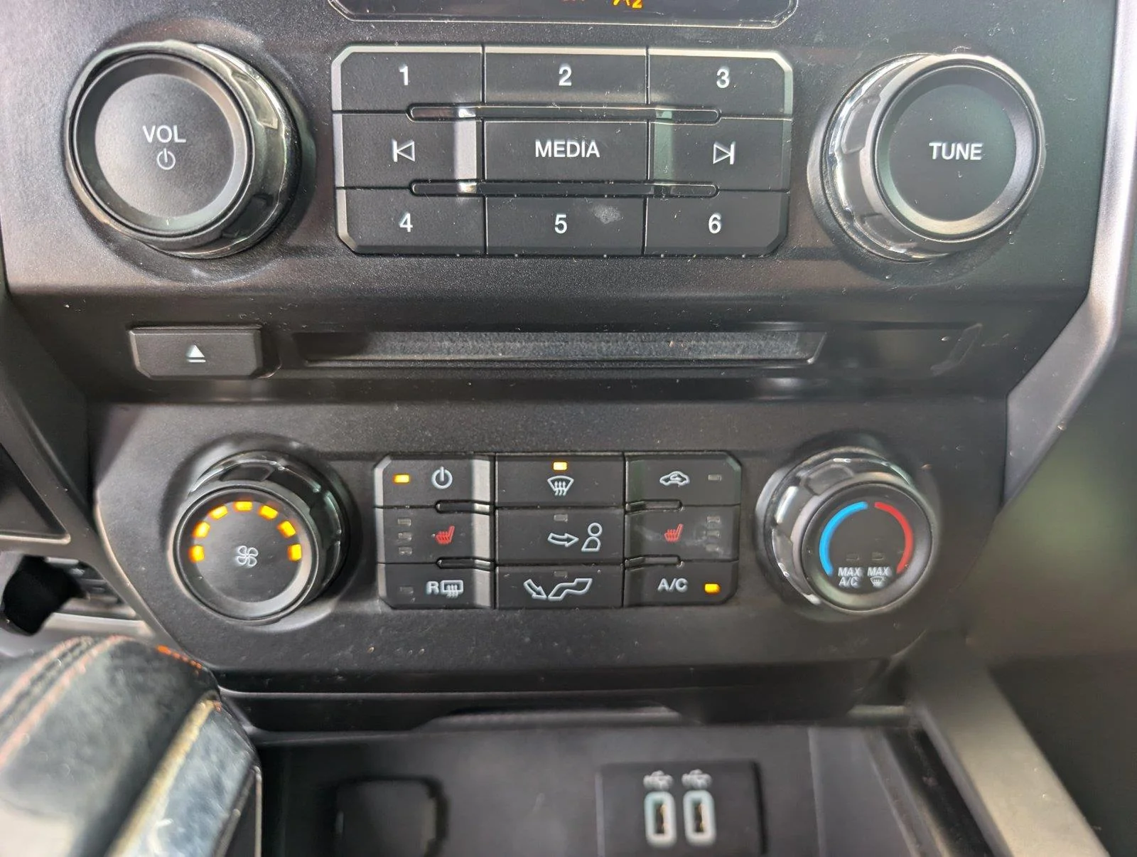 Used 2016 Shadow Black Ford XLT image 19