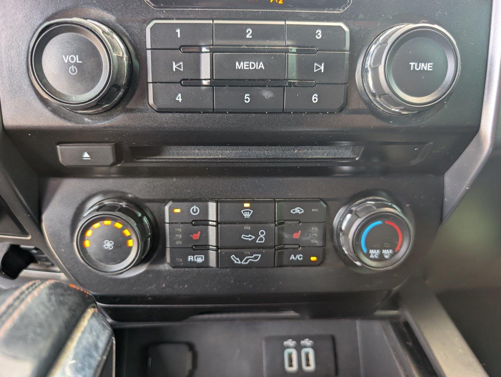 Used 2016 Shadow Black Ford XLT image 19