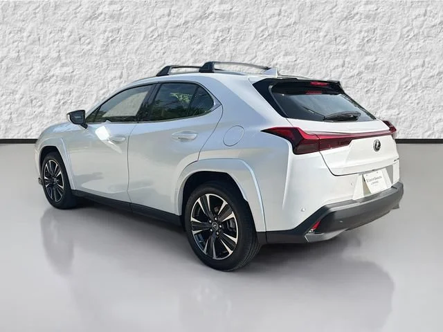 Used 2023 White Pearl Lexus UX 250h Premium image 5