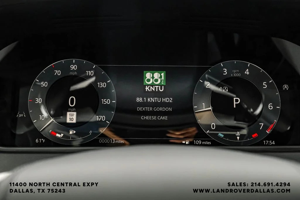 New 2026 Ostuni Pearl Wht Prem Met Land Rover Dynamic SE image 18