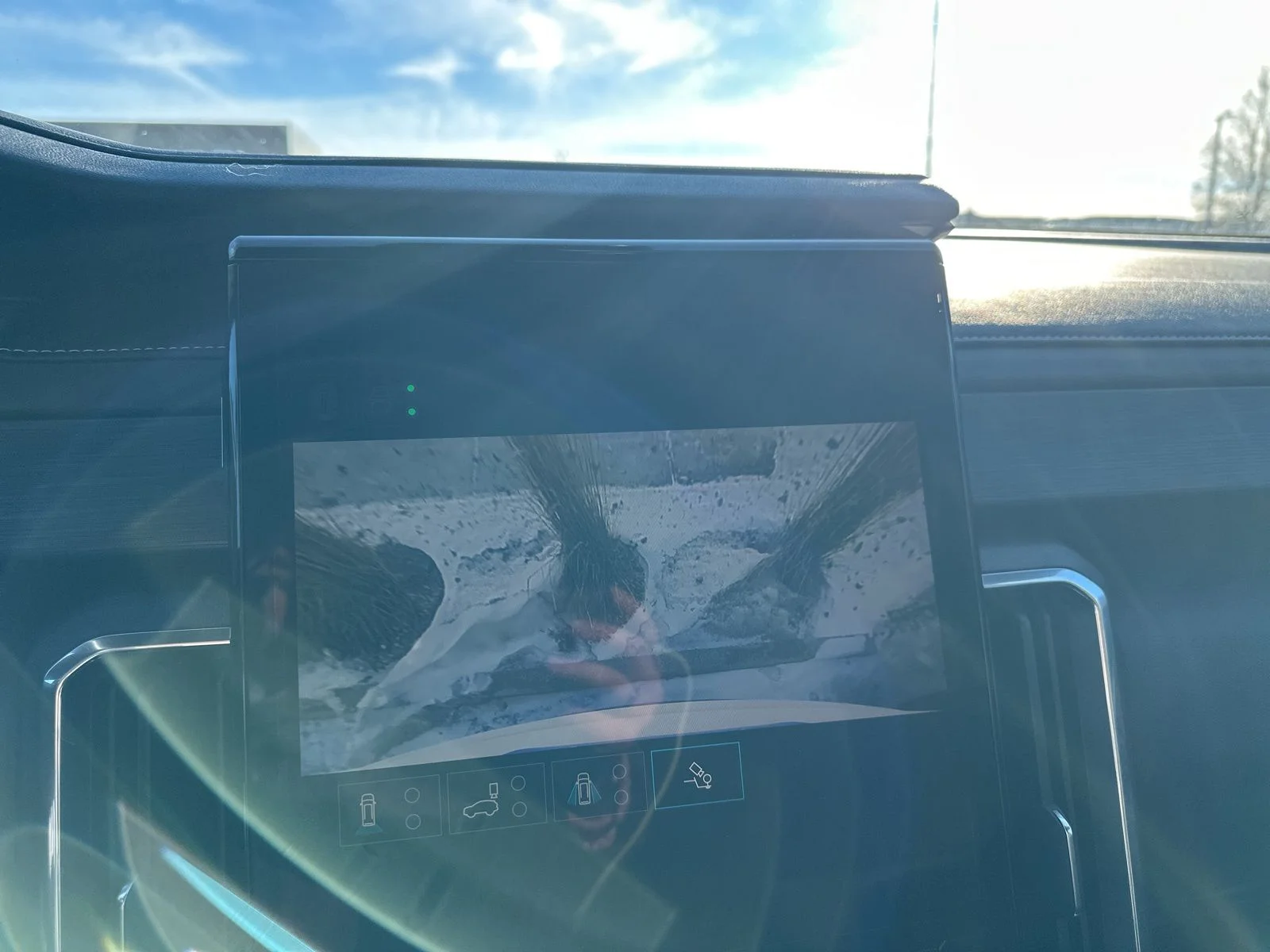 Used 2025 White GMC Elevation image 47