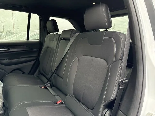 New 2026 Bright White Clear-Coat Exterior Paint Jeep Laredo X image 10
