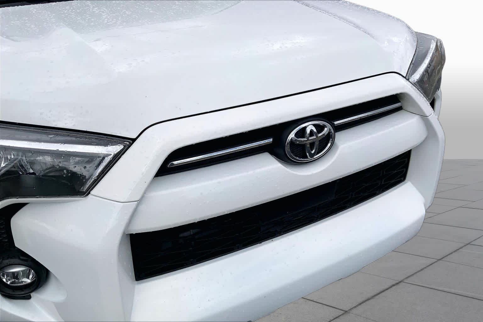 Used 2022 White Toyota SR5 Premium image 32