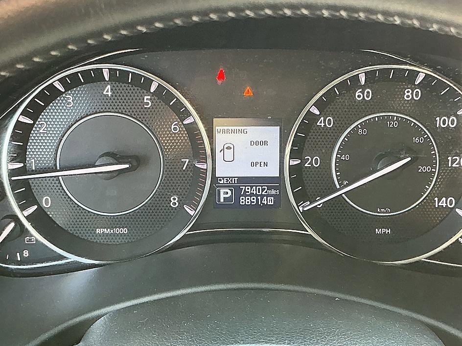 Used 2019 Super Black Nissan SL image 15