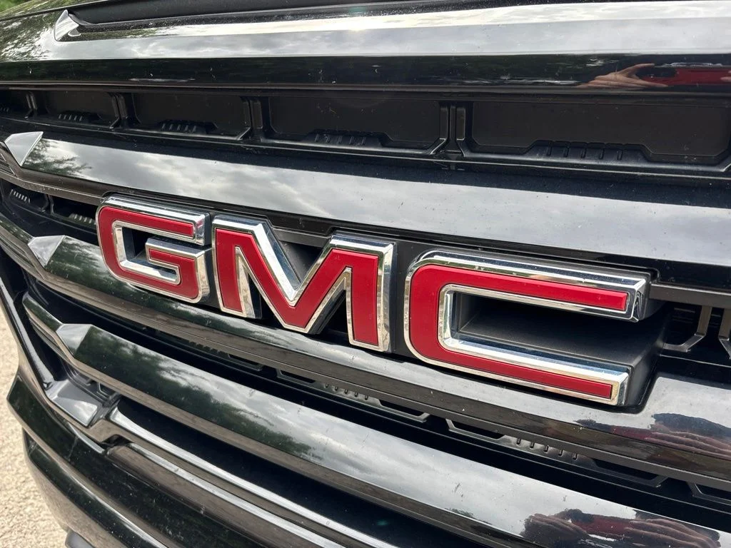 Used 2020 Black GMC Elevation image 9