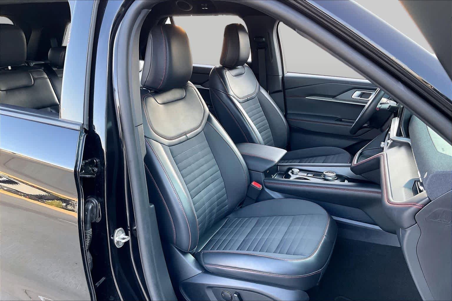 Used 2025 Agate Black Ford ST-Line image 19
