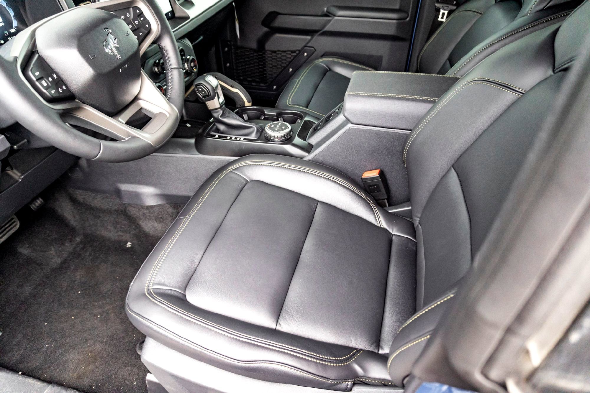 New 2025 Velocity Blue Metallic Ford Badlands image 10