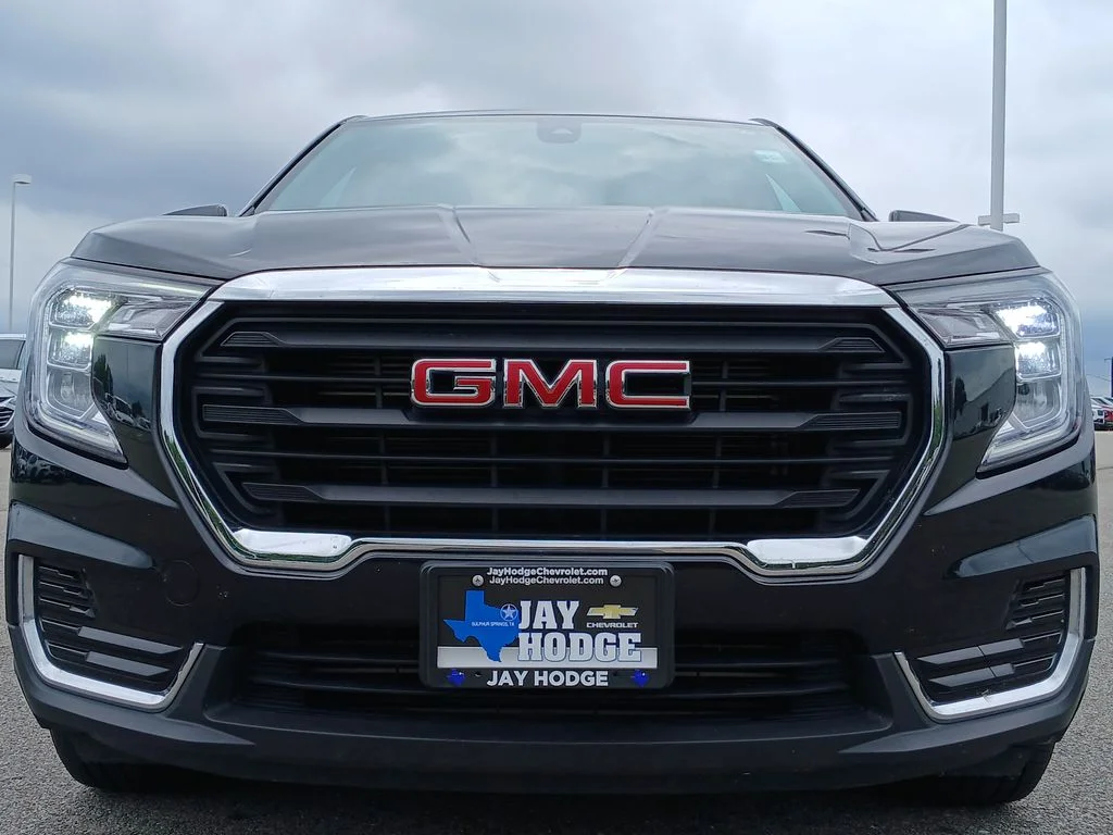 Used 2024 Black GMC SLE image 31