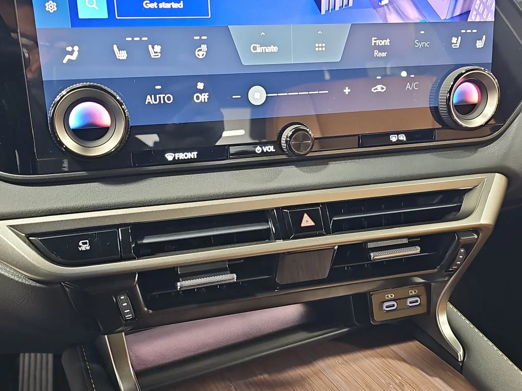 New 2026 Eminent White Pearl Lexus PREMIUM PLUS image 23