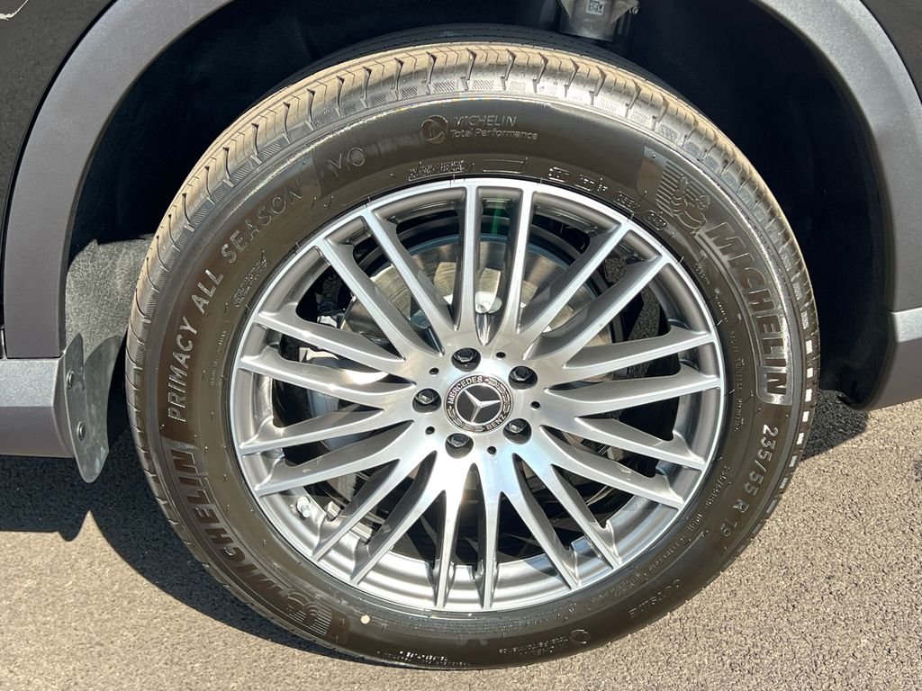 New 2027 Black Mercedes-Benz GLC 300 image 30