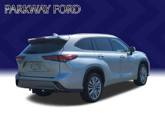 Used 2023 Silver Toyota Platinum image 5