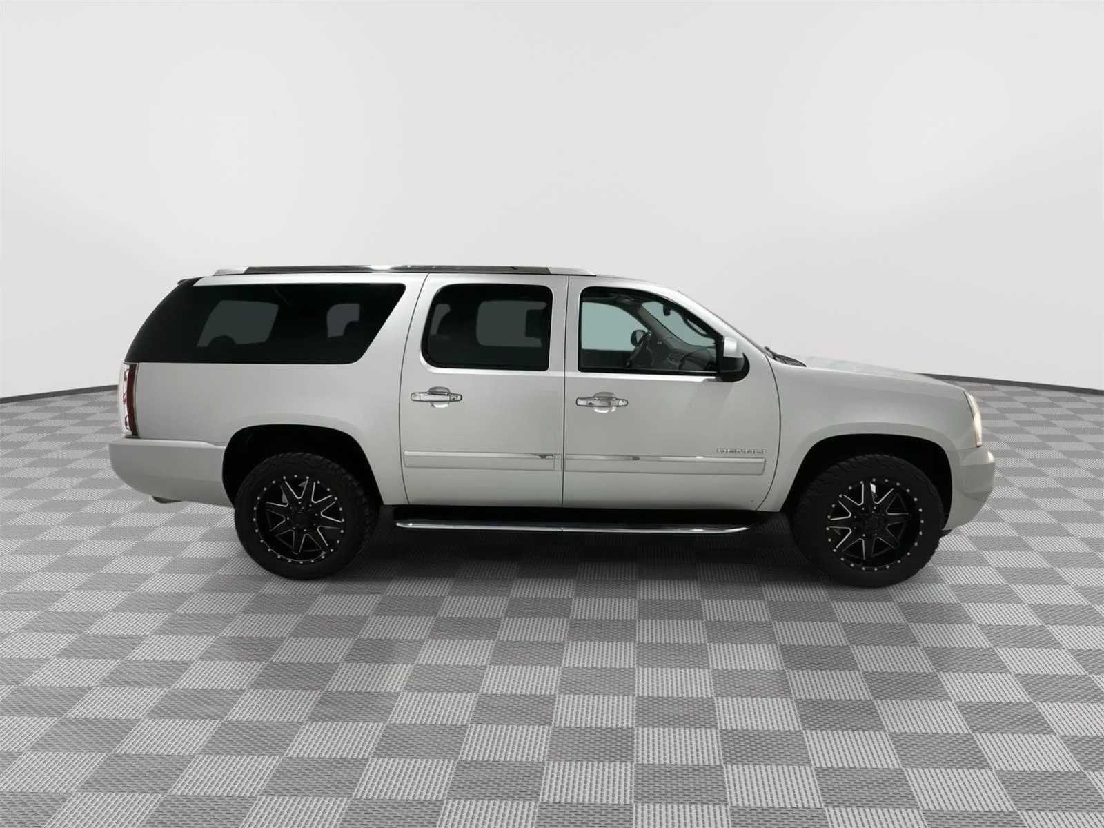 Used 2011 PURE SILVER METALLIC GMC Denali image 6