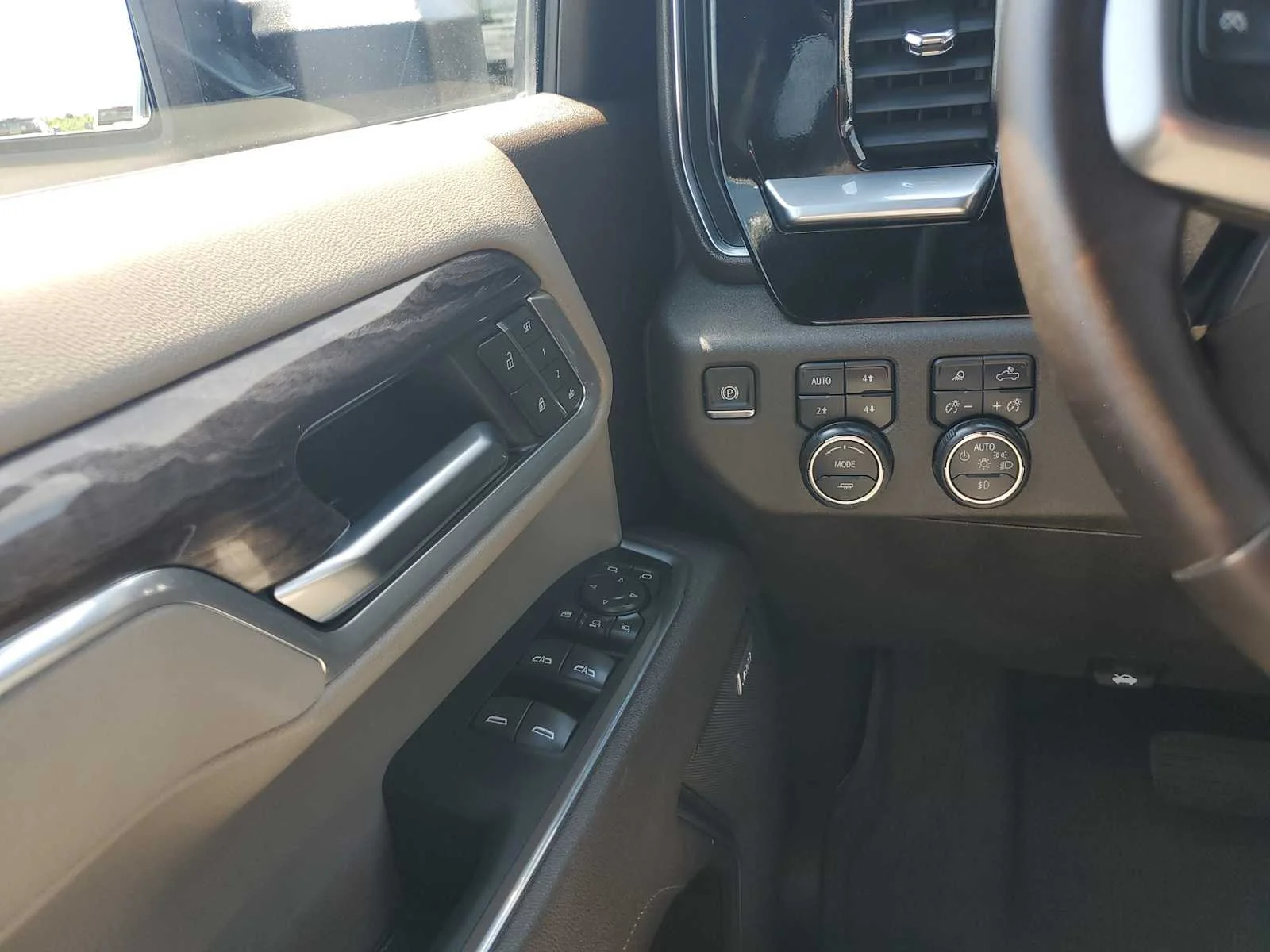 Used 2025 Cypress Gray Chevrolet LTZ image 23