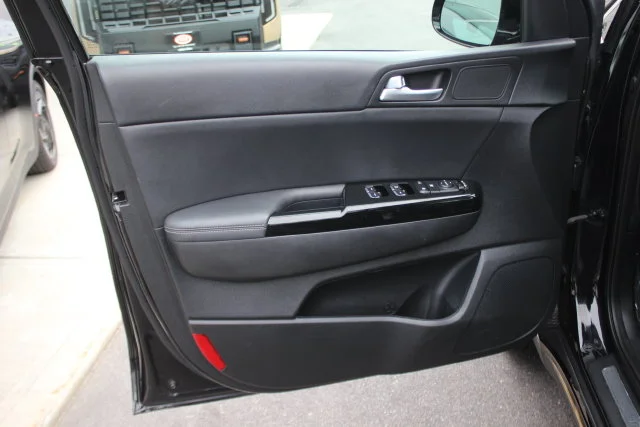 Used 2020 Red Kia S image 19