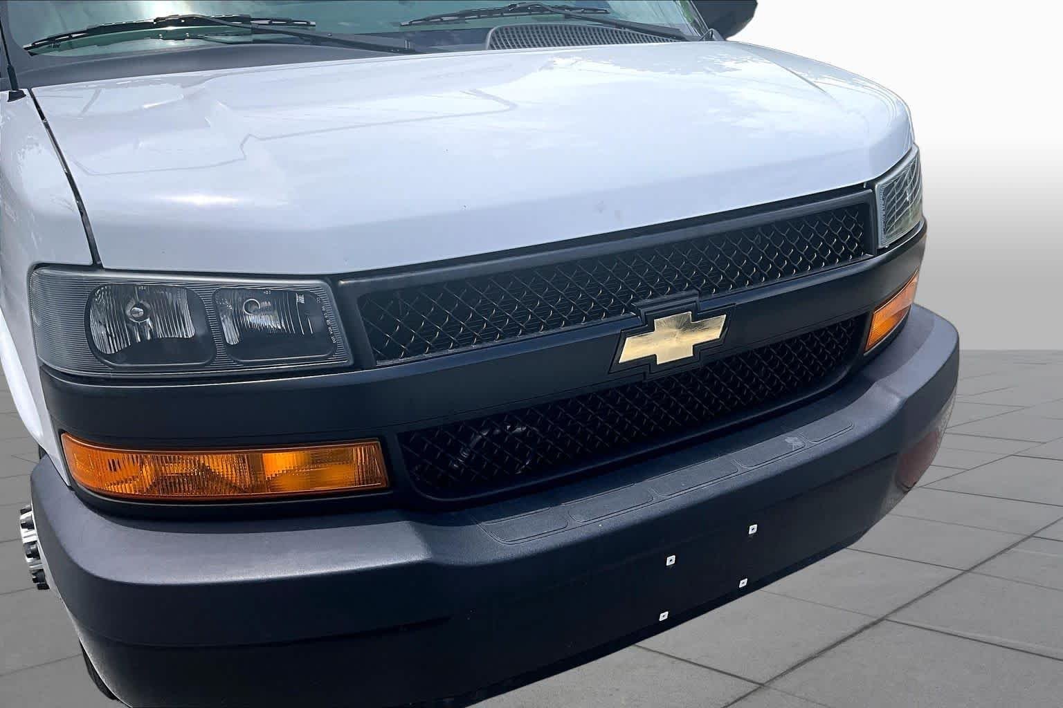 Used 2021 Summit White Chevrolet  image 26
