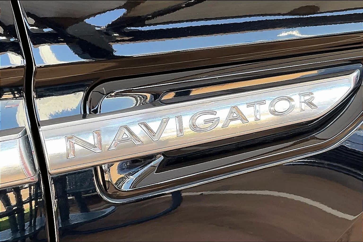 Used 2019 Infinite Black Metallic Lincoln Select image 9