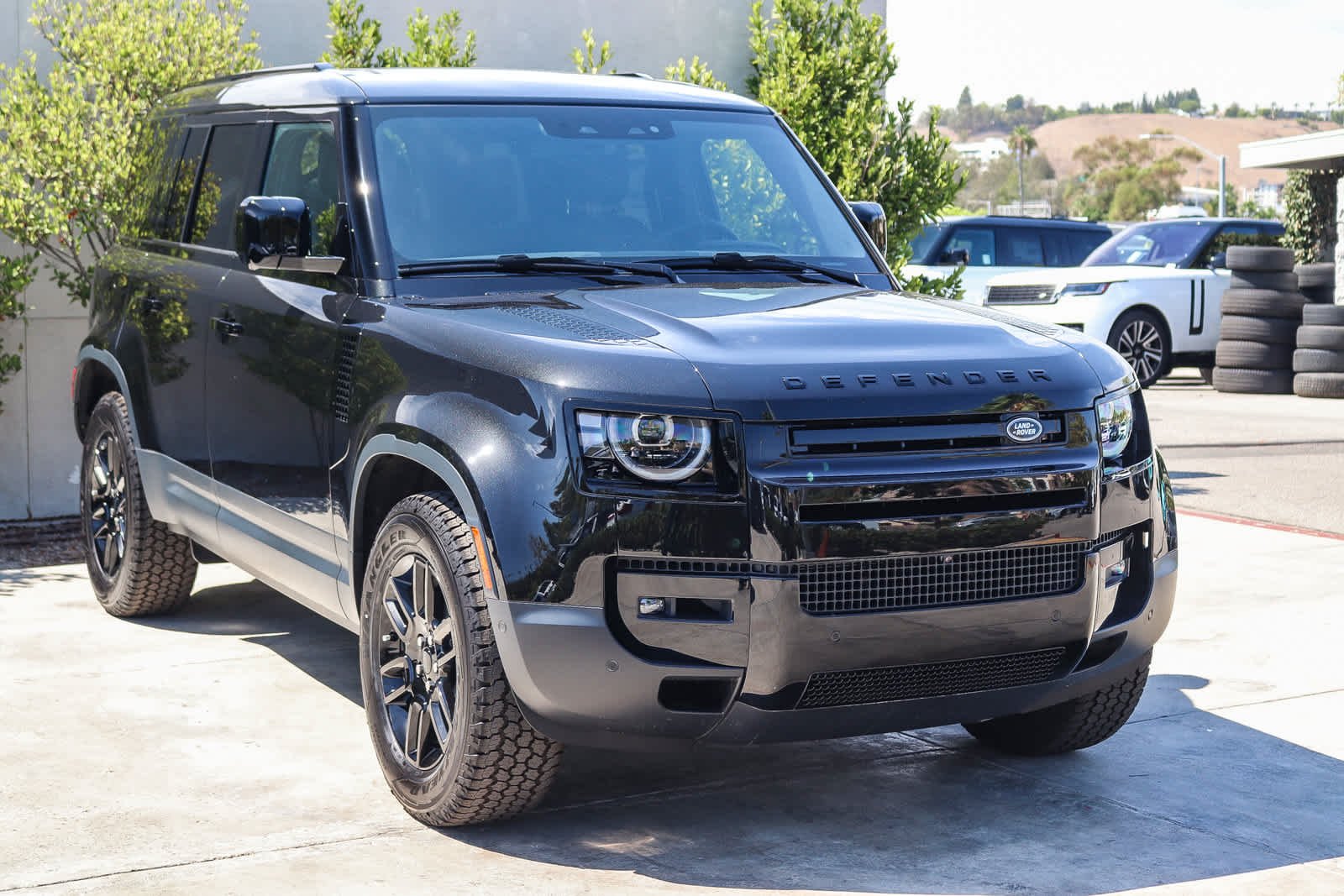 New 2026 Santorini Black Land Rover S image 2