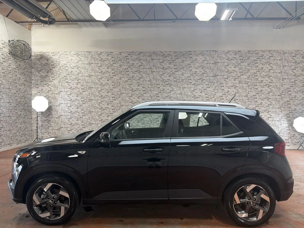 Used 2026 Onyx Black Hyundai SEL image 4