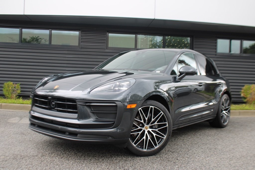 2025 Porsche Macan Base