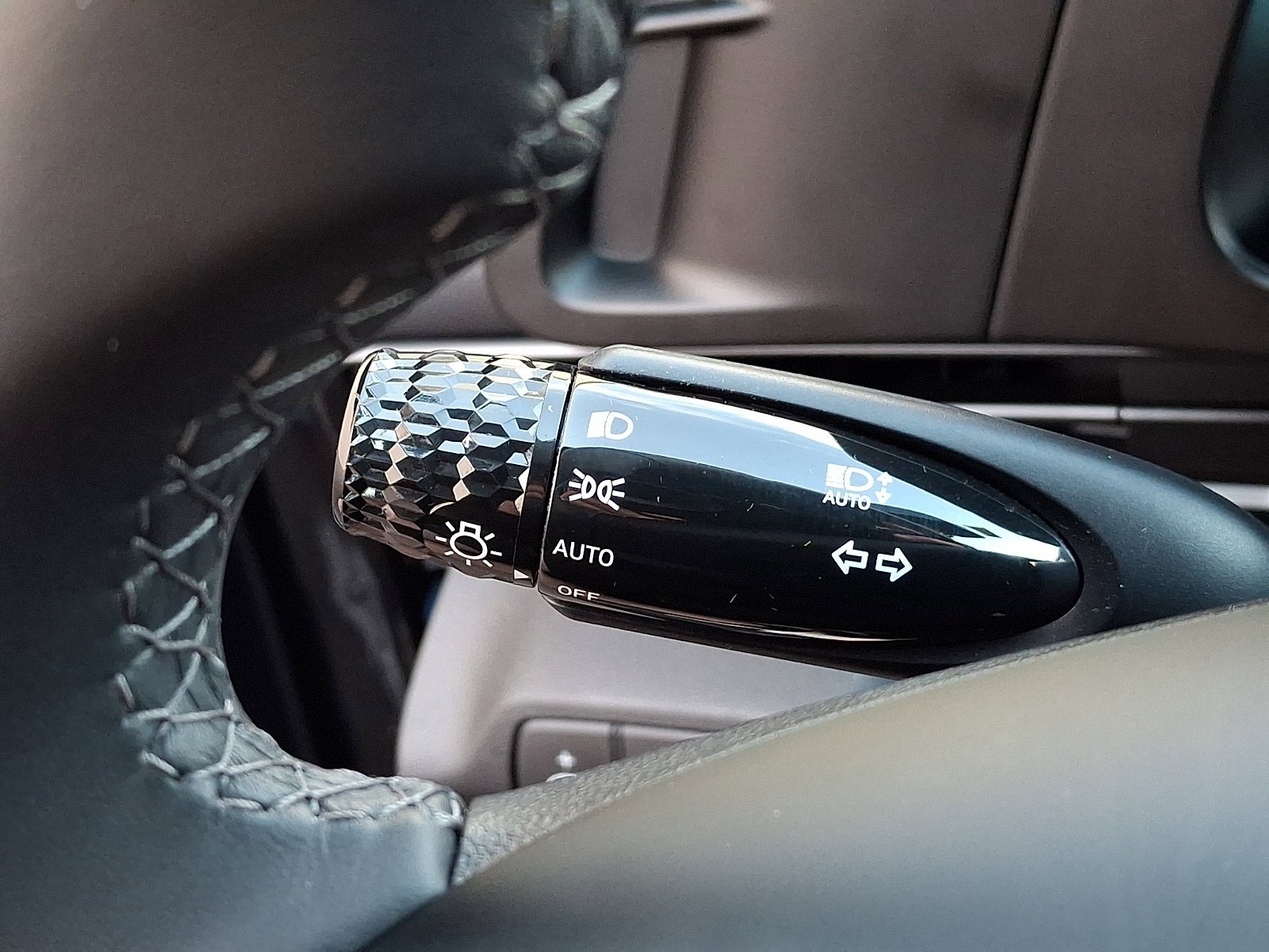 Used 2025 Abyss Black Hyundai SEL Sport image 24