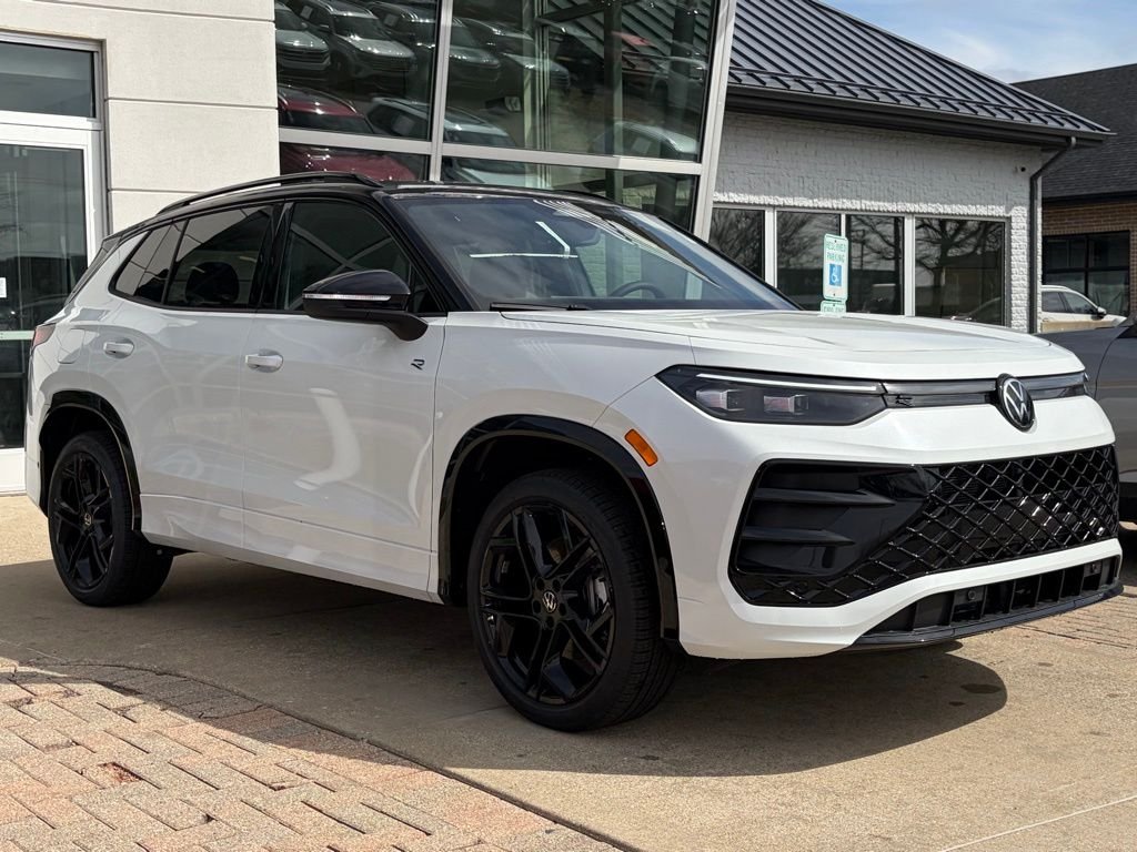 New 2026 Opal White W/Deep Black Roof Volkswagen 2.0T SE R-Line Black image 4