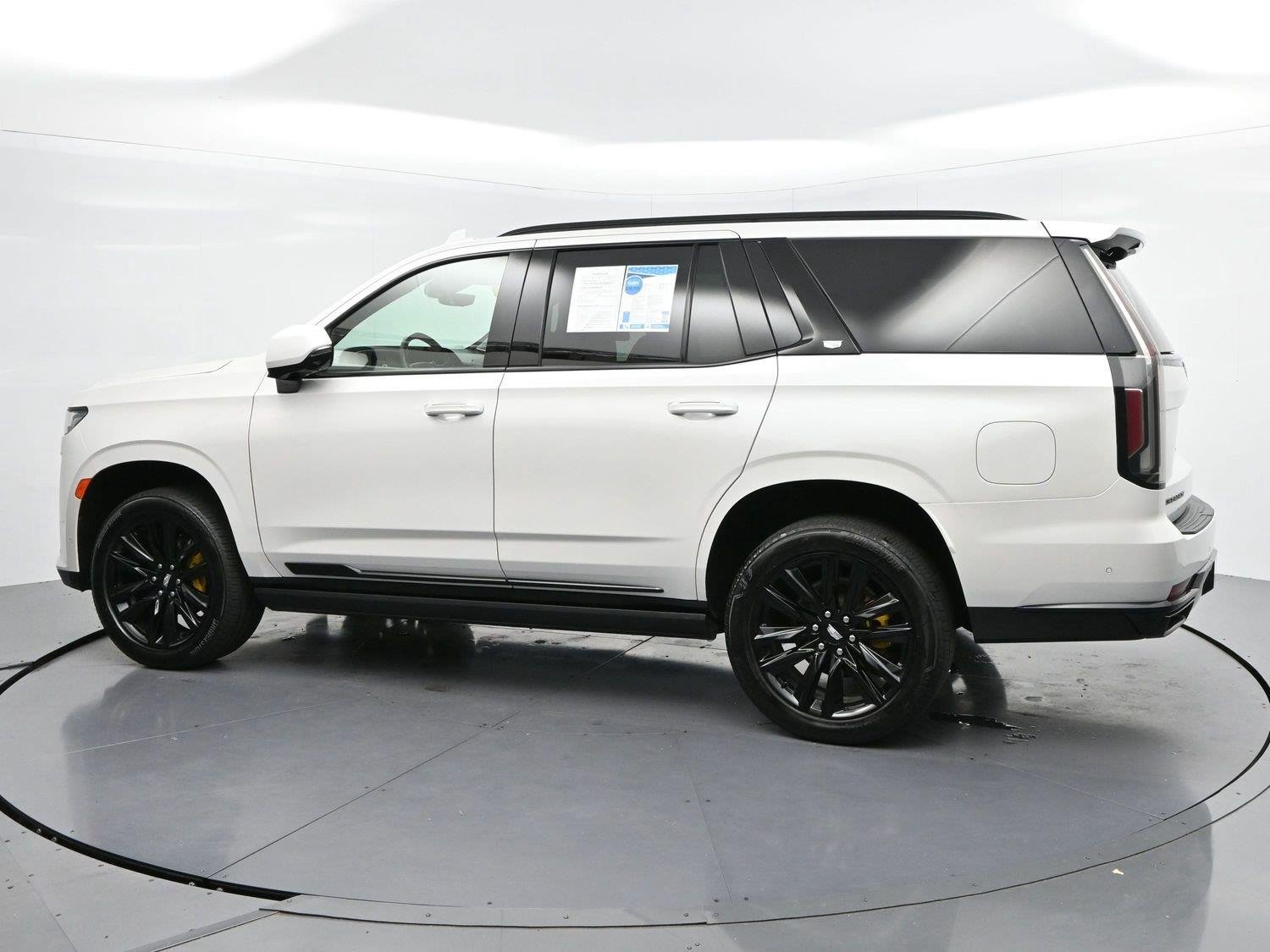 Used 2021 CRYSTAL WHITE TRICOAT Cadillac Sport Platinum image 5