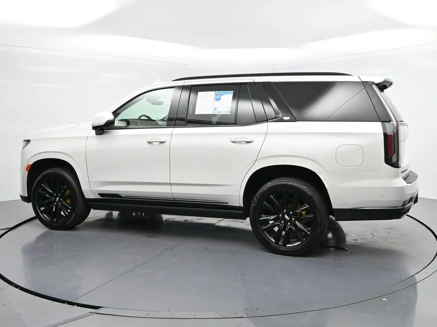 Used 2021 CRYSTAL WHITE TRICOAT Cadillac Sport Platinum image 5