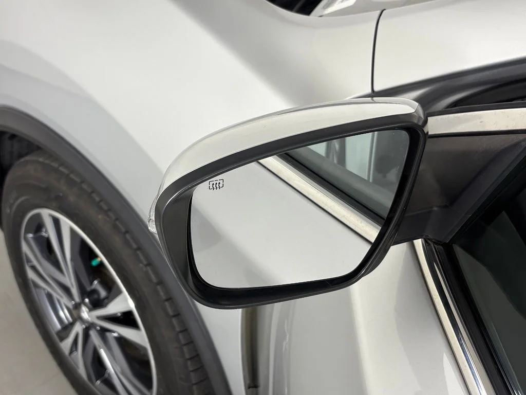 Used 2018 Silver Nissan Hybrid SL image 13