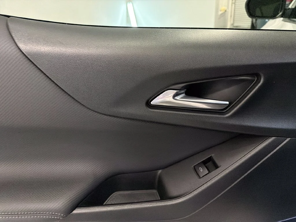 Used 2025 White Chevrolet LT image 11