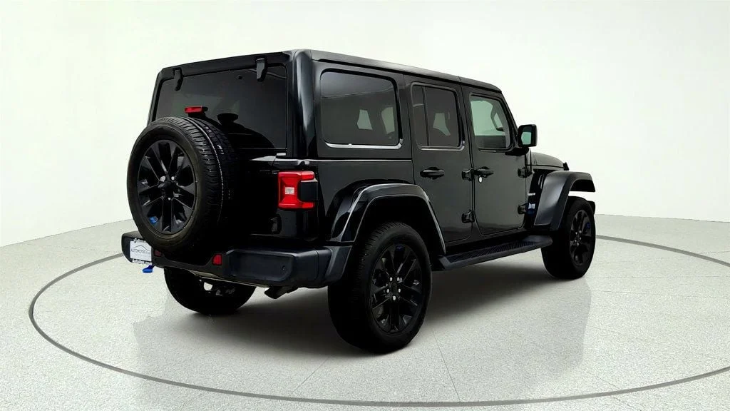Used 2022 Black Clearcoat Jeep Unlimited Sahara 4x4 w/ Cold Weather, Safety & Adv Safety Groups image 5