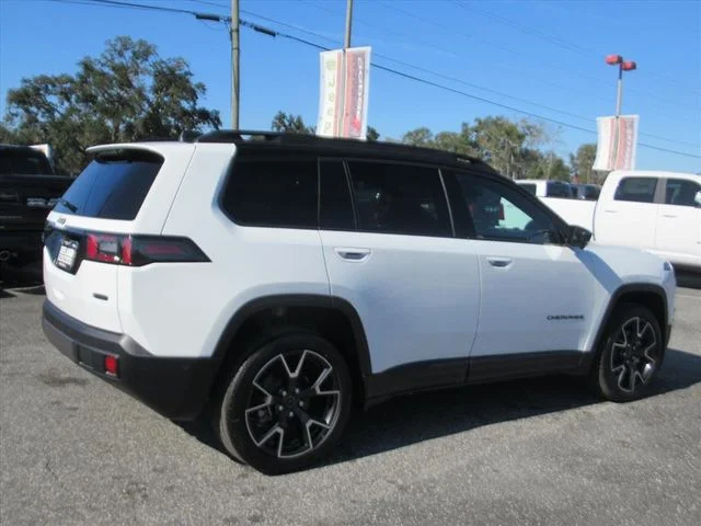 New 2026 Bright White Clear-Coat Exterior Paint Jeep Overland image 6