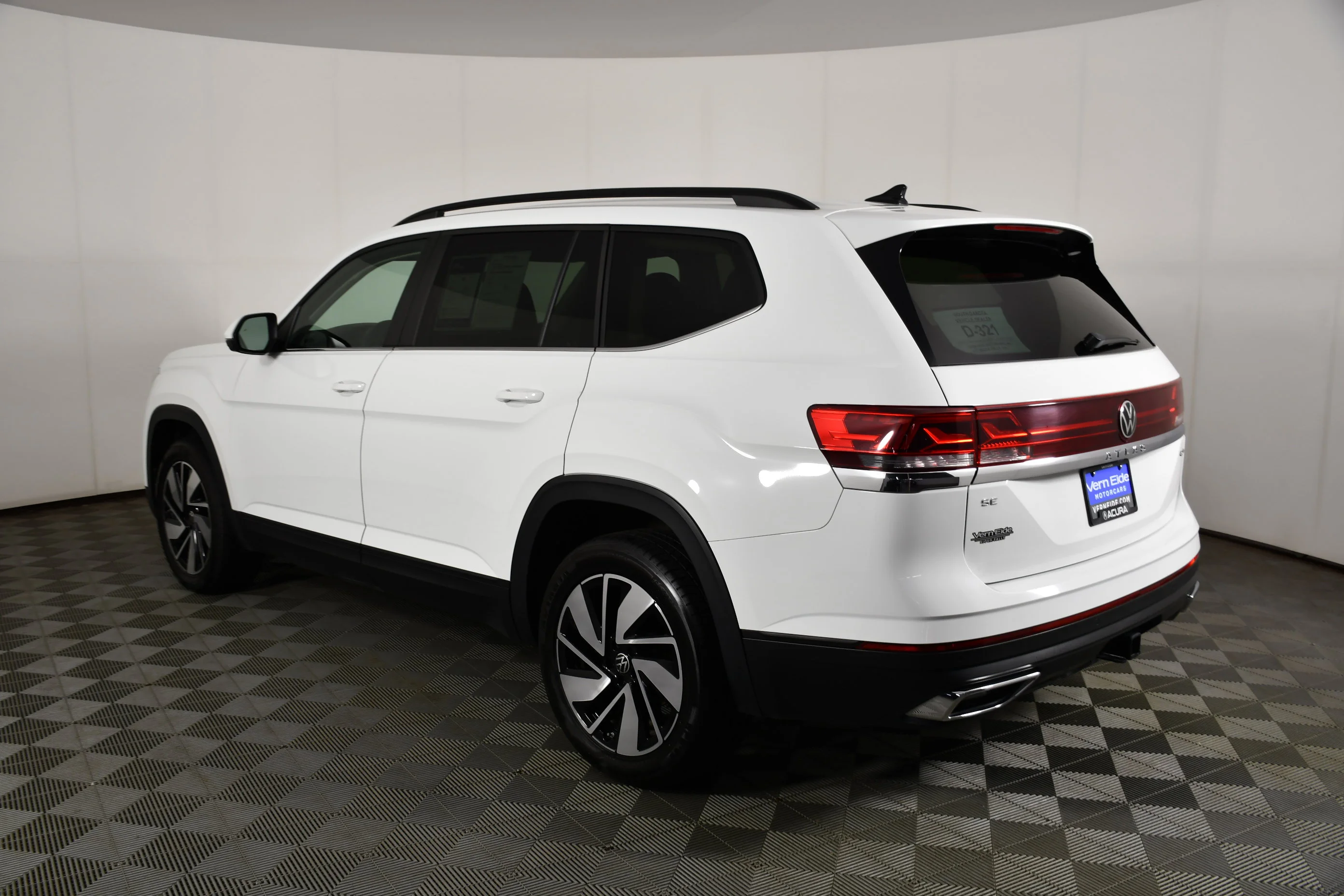 Used 2024 Gray Volkswagen 2.0T SE w/Technology image 8