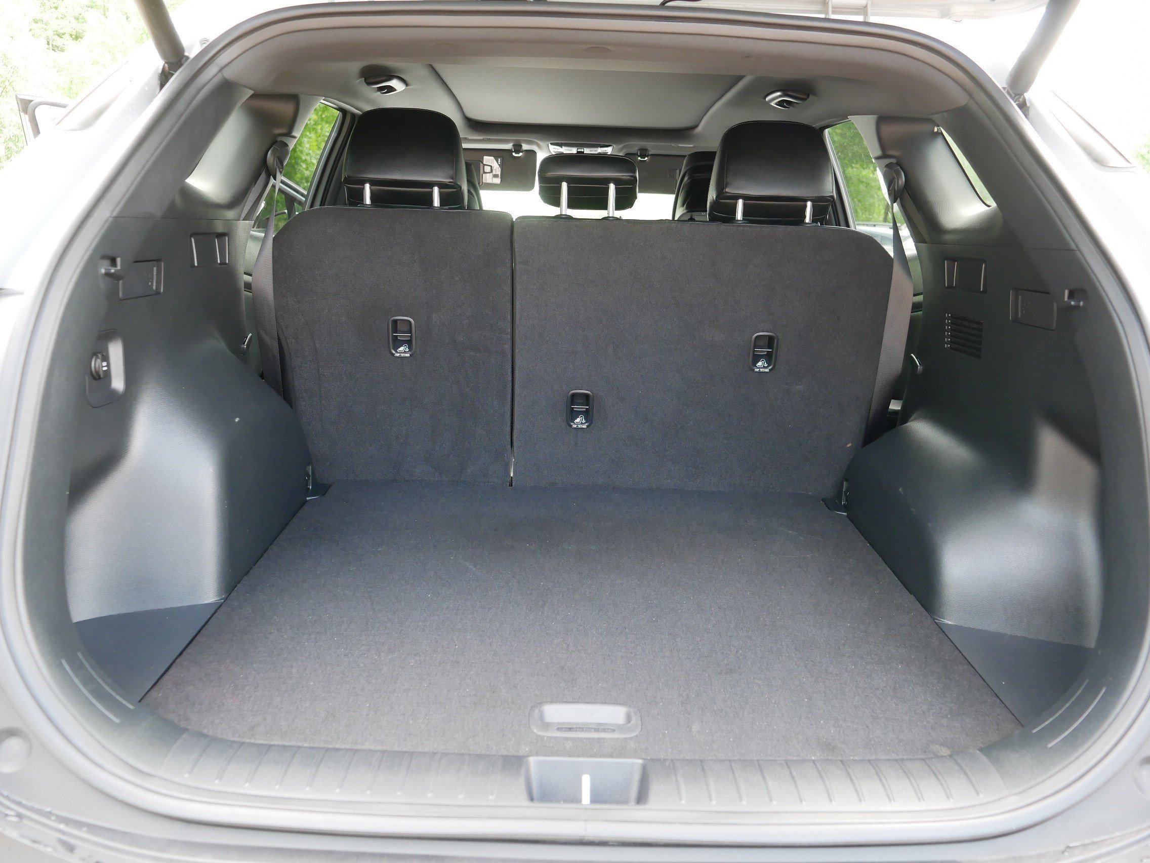 Used 2024 Wolf Gray Kia X-Line image 18
